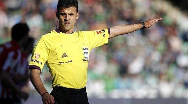 As, Relaño: “En el Sadar, Gil Manzano compensó en el penalti a Modric y en la entrada a Valverde”
