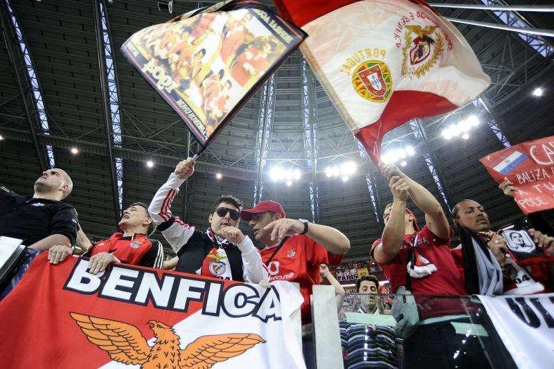 Récord: El United se adelanta al Madrid y ata a Renato