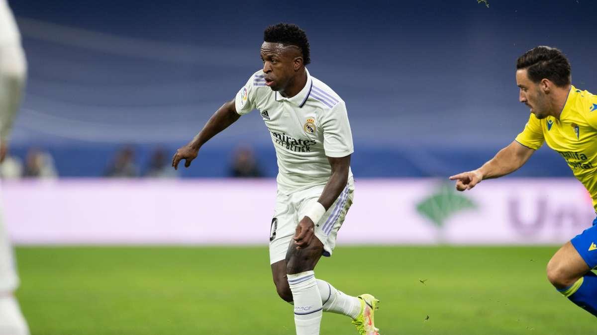 VÍDEO | Radicales del Atlético de Madrid cuelgan un muñeco de Vinicius cerca de Valdebebas