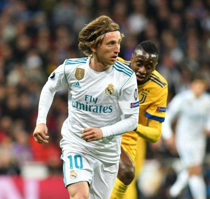 Modric recibe el premio al jugador Cinco Estrellas Mahou de septiembre