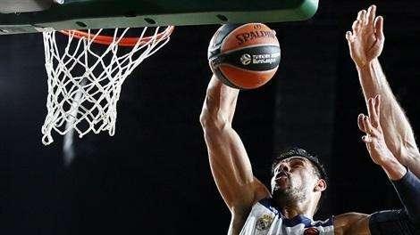 Ayón, cerca de ser el mejor taponador del año en la ACB