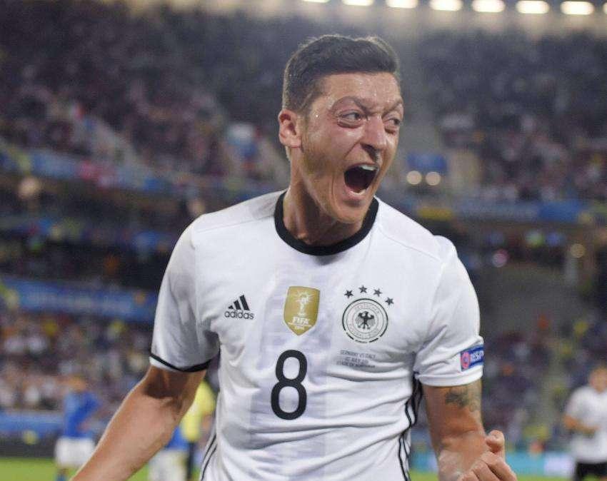 Las peticiones de Özil para dar luz verde a su renovación con el Arsenal