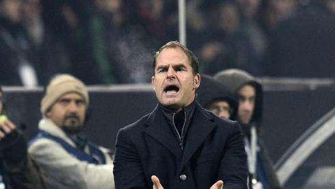 OFICIAL: De Boer dimite como técnico del Ajax
