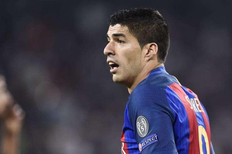 El Barcelona quiso abaratar el fichaje de Suárez con el mordisco a Chiellini. La pregunta fue clara y contundente