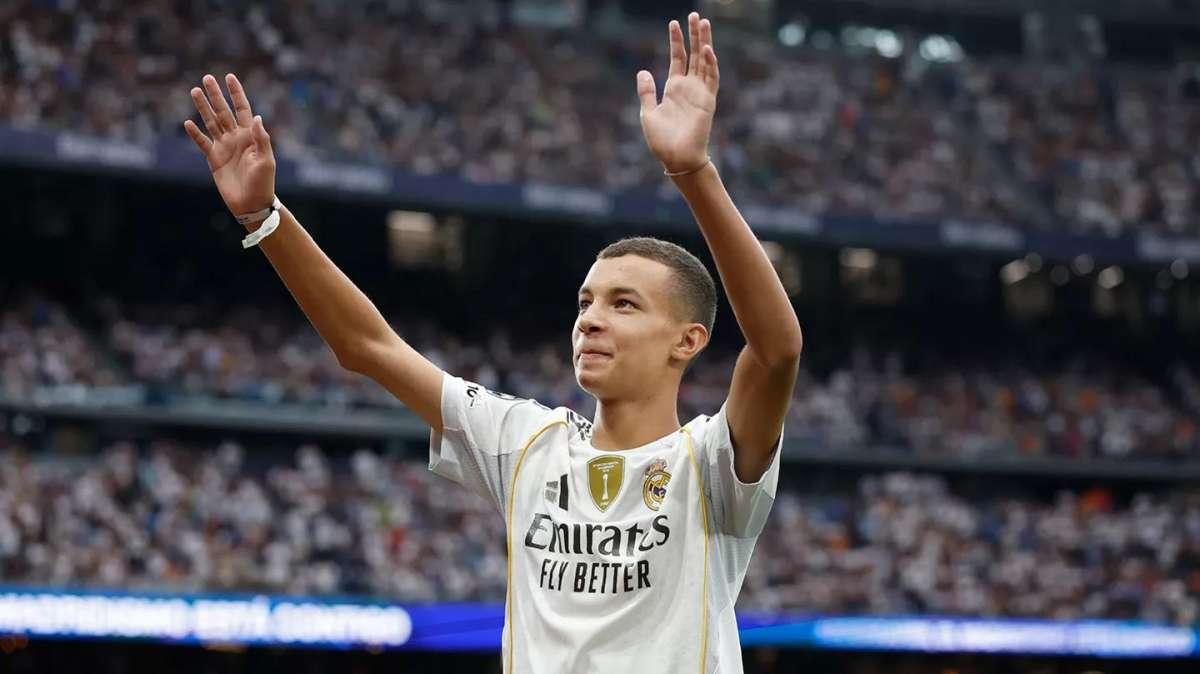 La terrible historia de Abderrahim, autor del saque de honor en el Real Madrid - Espanyol