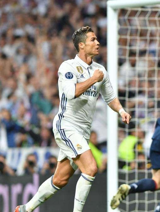 AS, Martínez: "¿Por qué no alinear a Cristiano de 9 en lugar de Benzema? Ei tirón mediático..."