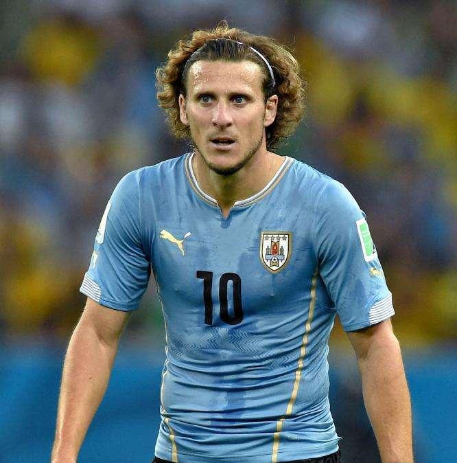 Forlán: "Valverde llegará a ser como Sergio Ramos en el Real Madrid"