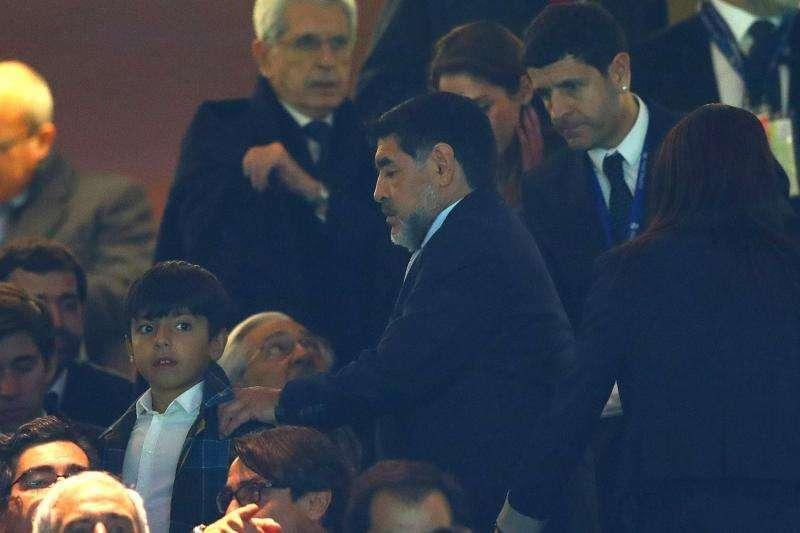 OFICIAL - Maradona es nuevo entrenador de un equipo de la Segunda División