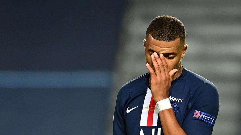 La afición del PSG pitó a Mbappé cuando saltó al césped y acabaron aplaudiéndole 