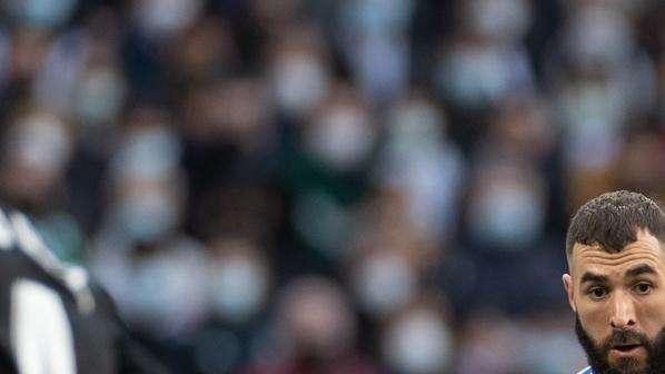 Real Madrid | Benzema abandonó lesionado el partido frente al Elche: los detalles