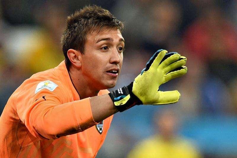 Daily Star: Muslera, otra alternativa a la marcha de De Gea