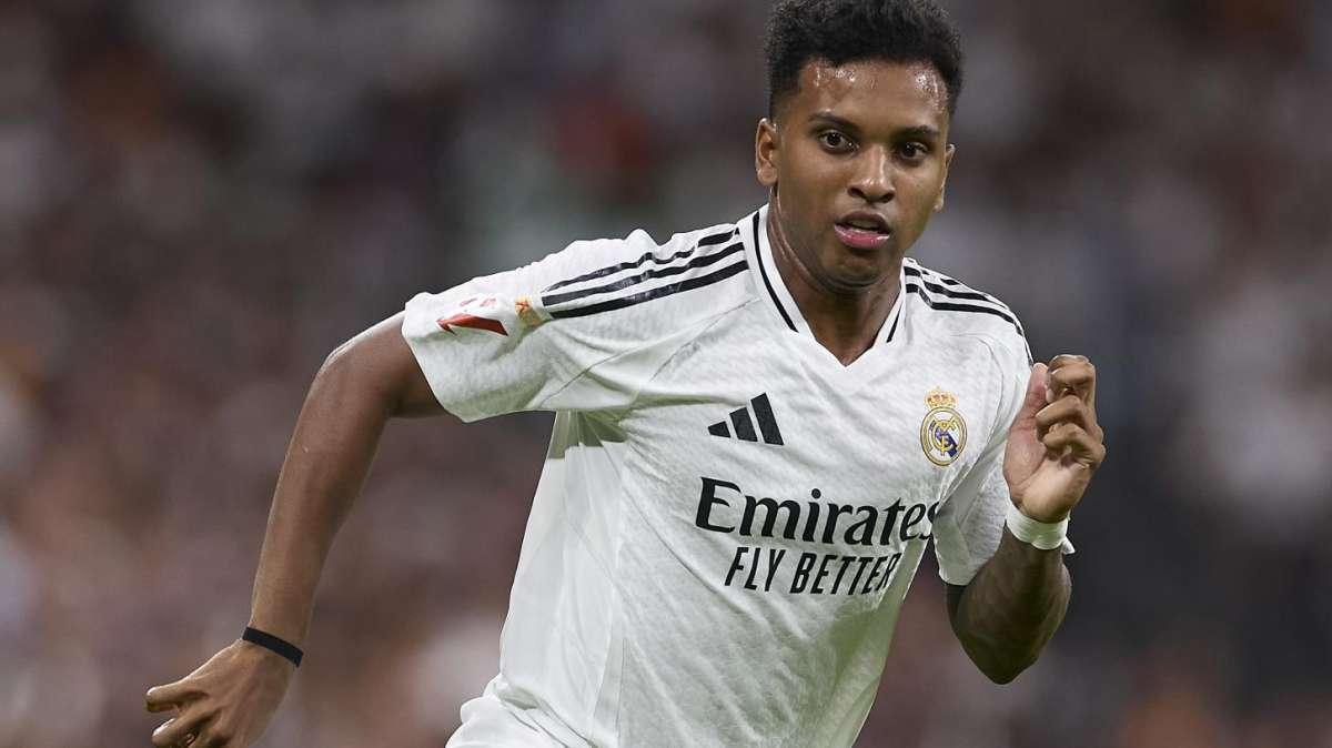 Rodrygo marca y sonríe de nuevo tras un mes complicado