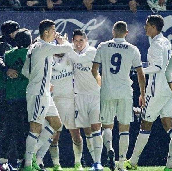FOTO - James, muy feliz por la victoria ante el Osasuna: "Triunfo importante"