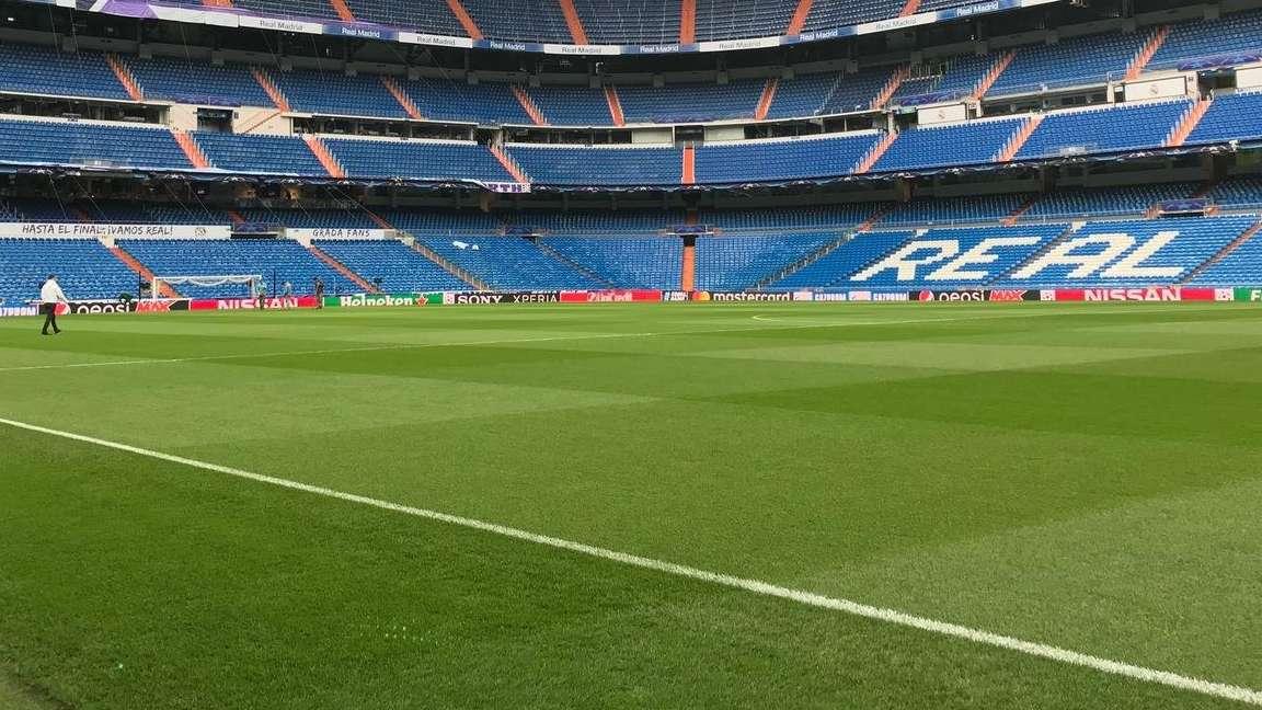 Así se instaló el césped del Bernabéu para el partido del domingo ante el Celta