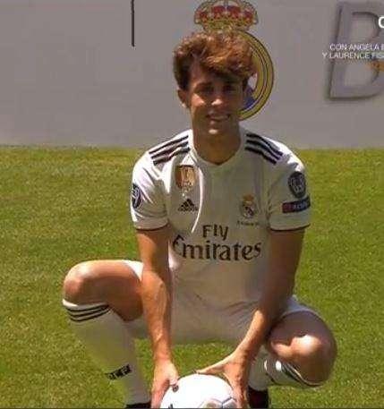 Álvaro Odriozola, fuera de la lista del Madrid por la sanción de Carvajal en Liga