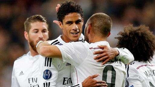 Daily Telegraph: Chelsea y Manchester United pujarán por Varane