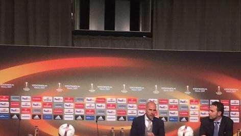 Dortmund, Bosz reconoce la extrema dificultad de enfrentarse al Madrid: "Será un enfrentamiento muy duro"