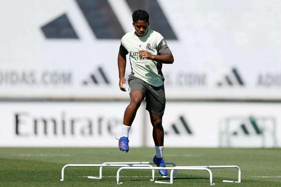 Endrick reaparece en el Bernabéu más de 100 días después