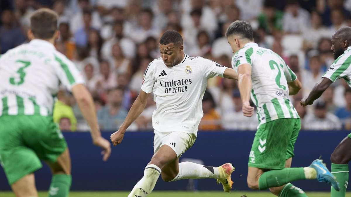 Las alineaciones titulares del Betis - Real Madrid, reunión con Asencio...