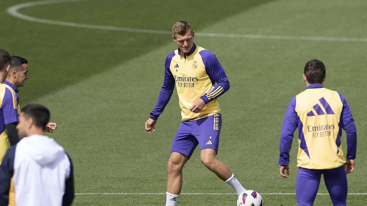 Kroos acapara los destellos en el último entrenamiento del Real Madrid
