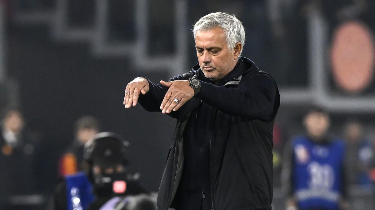 José Mourinho insiste: quiere su mediocentro y su central
