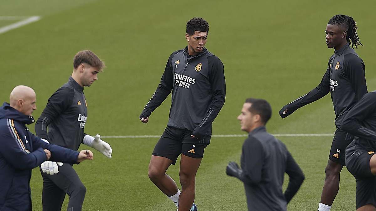 Las mejores imágenes del último entrenamiento del Real Madrid: Bellingham, una visita sorpresa...