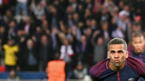 France Football desvela los cinco posibles destinos de Dani Alves