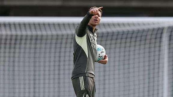 Xabi recupera a seis internacionales y dos lesionados completan parte de la sesión con el grupo