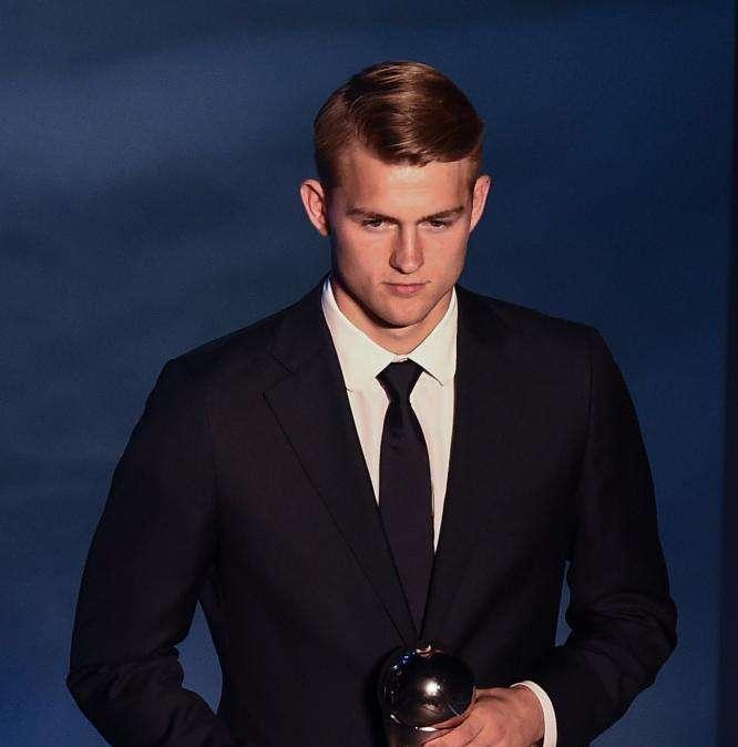 De Ligt descartó fichar por el Barça tras un encuentro con Piqué