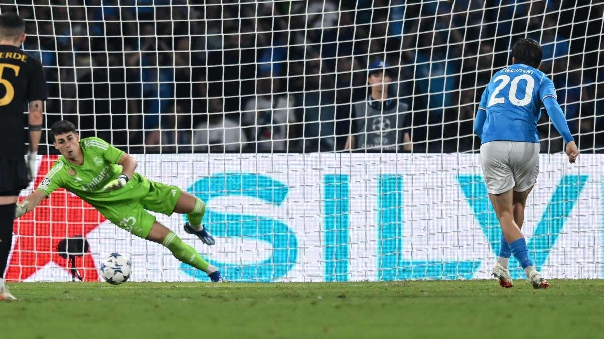 El VAR casi arruina la fiesta del Real Madrid en Nápoles con un penalti inventado