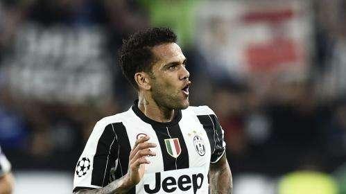 L'Équipe - Alves ya habría pasado reconocimiento médico con el PSG