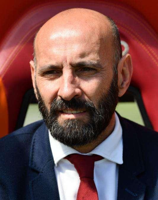 Monchi llama al Barça para que le ayude con uno de sus objetivos