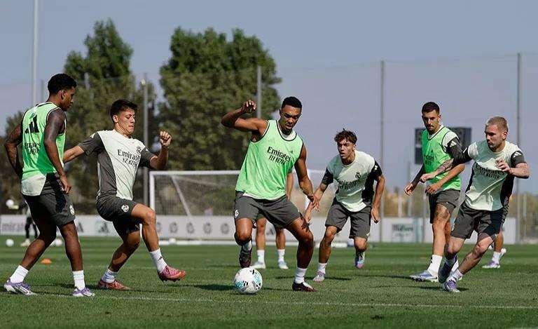 El Real Madrid sigue preparando la visita a Oviedo con cuatro bajas