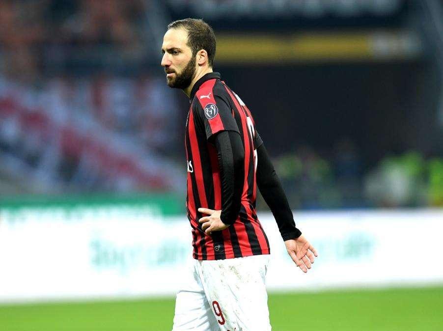 La petición de Higuaín al Milan para dejarle salir: su futuro podría estar en Inglaterra
