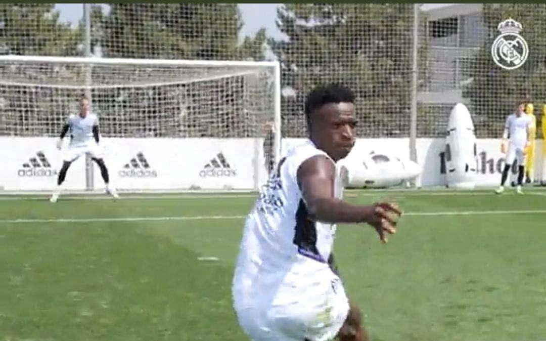 VÍDEO | El golazo de Vinicius a lo Laudrup que arrasa en las redes