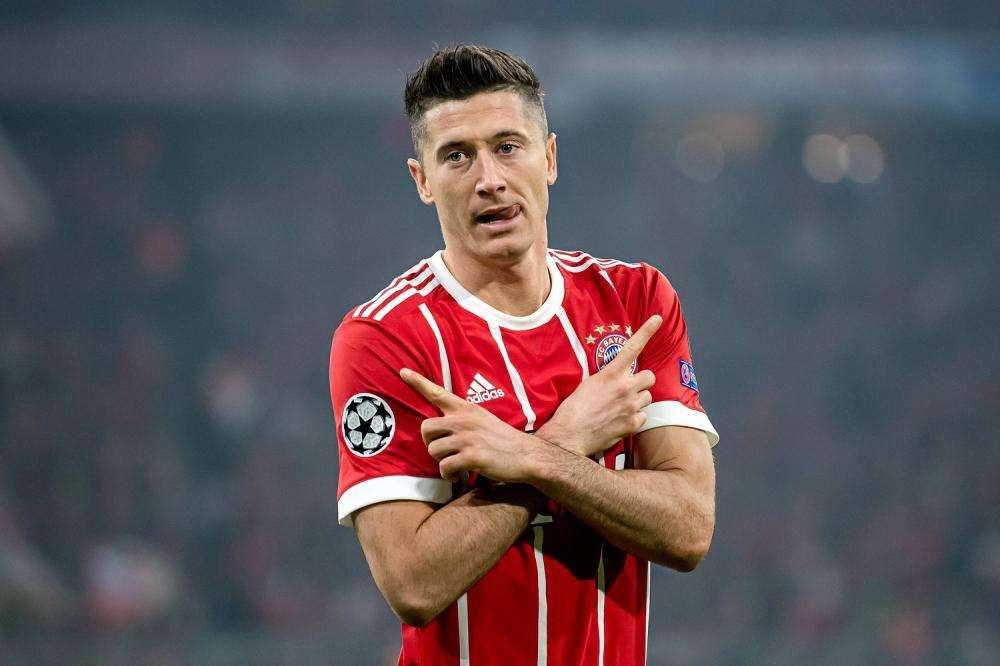 Salgado, convencido: "Estamos todavía buscando un 9. Lewandowski es uno de los mejores del momento"