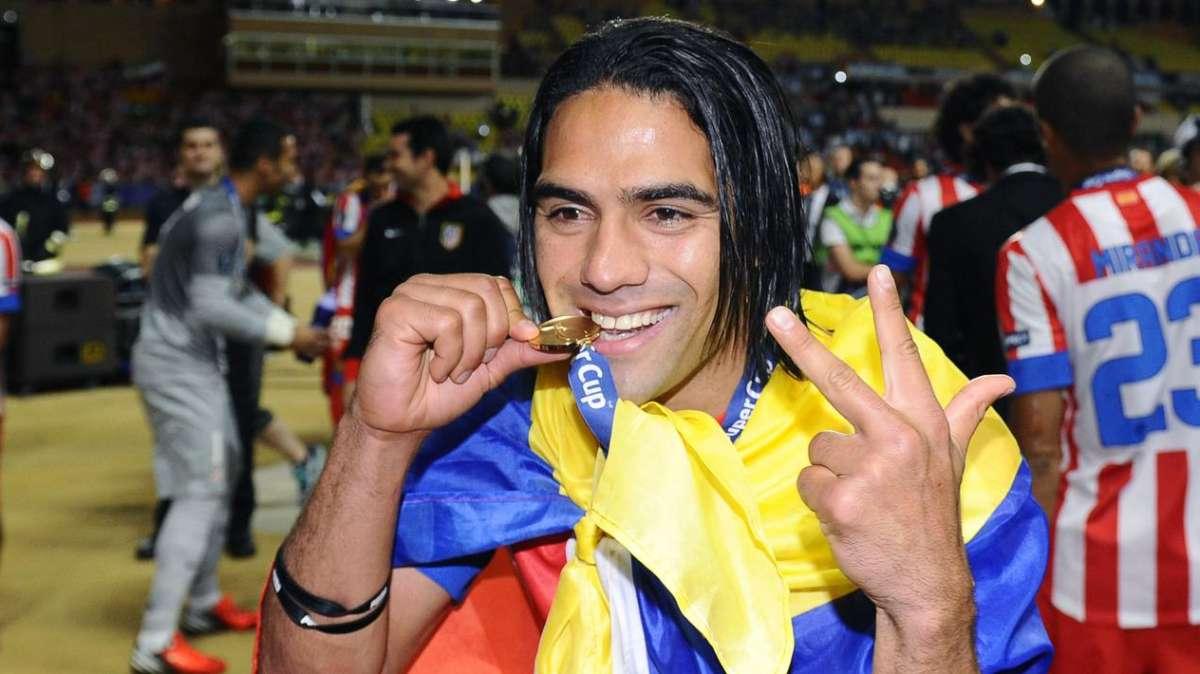 Libertad Digital: Mendes llama diariamente a Florentino para ofrecer a Falcao