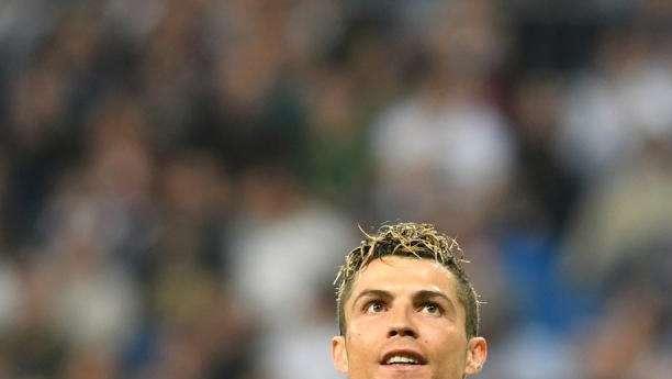 El grito del Camp Nou mientras atendían Cristiano: "¡Písalo, písalo!"