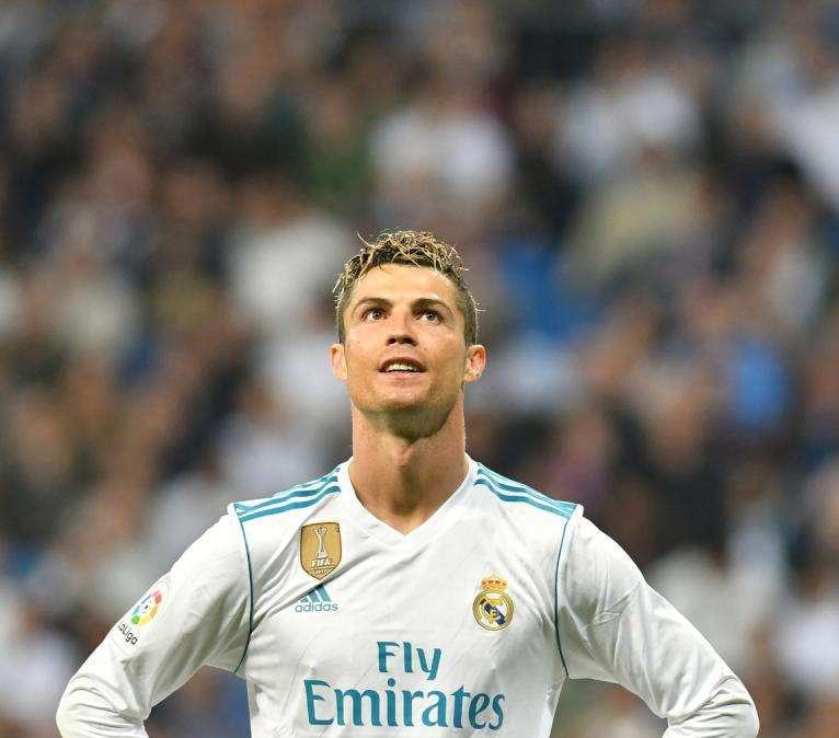 FOTO - Un pensativo Cristiano ya espera a la Champions