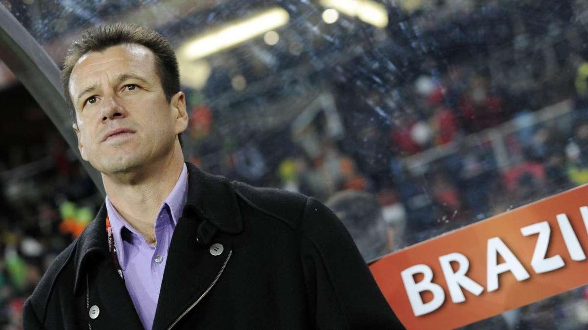Dunga apunta al banquillo de Brasil