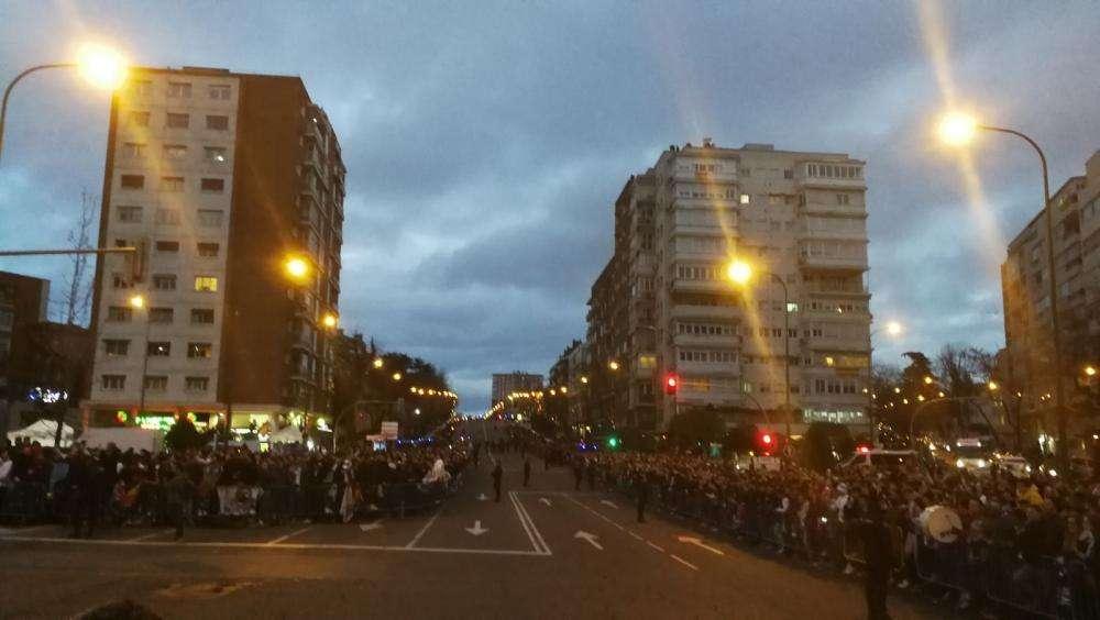 FOTO BD - Máxima expectación en los aledaños del Bernabéu 