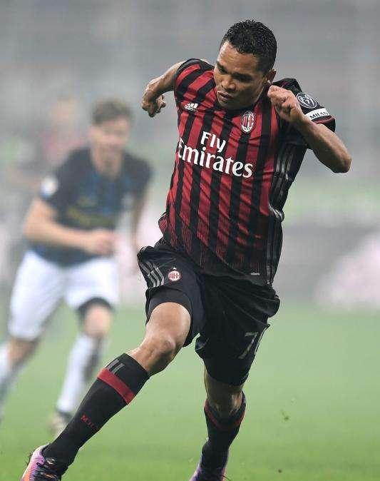 La Gazzetta dello Sport: Bacca y Luiz Adriano, cerca de salir del Milan