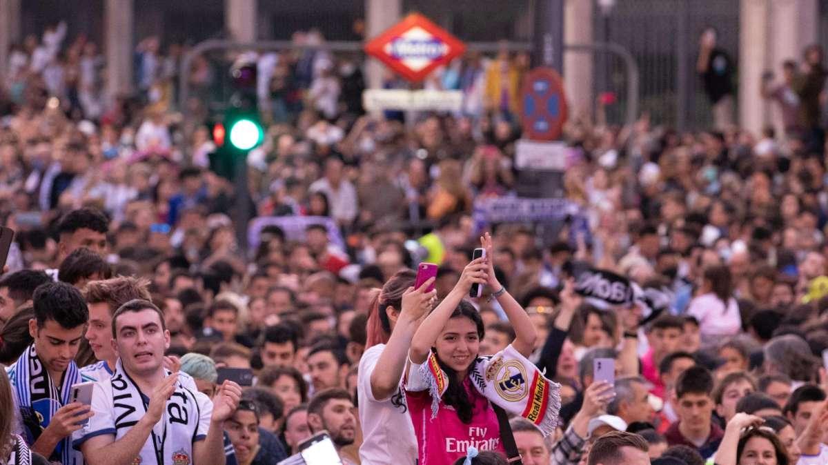 VÍDEO BD | ¡Espectacular recibimiento al autobús del Real Madrid!