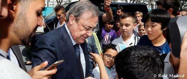 Florentino Pérez visita un instituto en Casablanca