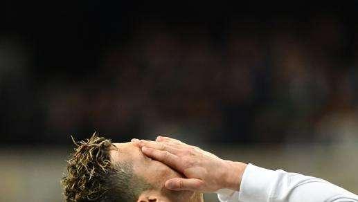 Cristiano se relaja con sus amigos para olvidar la derrota ante Holanda