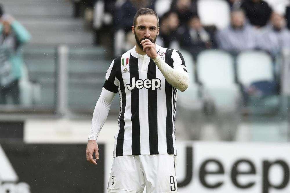 La comparación con Higuaín sigue persiguiendo a Benzema: las cifras