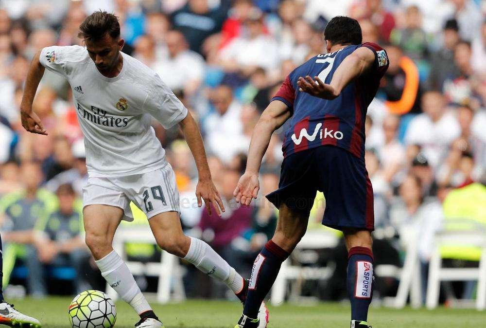 Cucurella: "Intento devolver la confianza del míster. Ha estado fantástico todo el equipo"