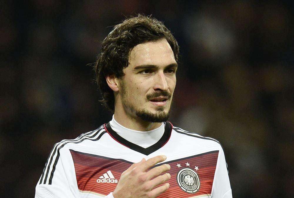 Hummels debe elegir: Manchester o Arsenal