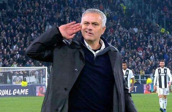 FOTO - Mourinho se la estaba guardando: remonta y despierta la ira de los tifosi de la Juventus