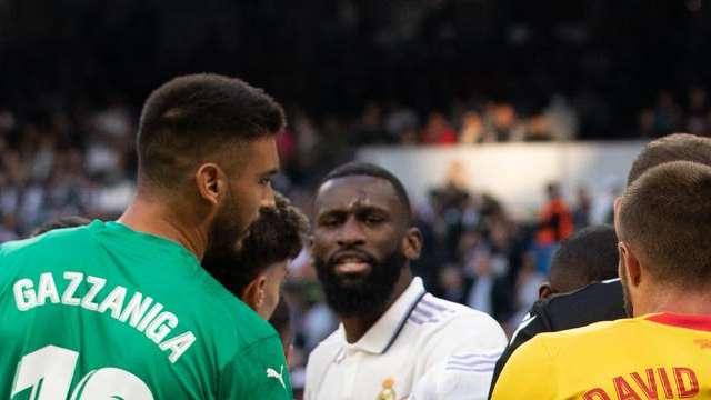 FINAL | Girona FC 2-0 Elche CF: el colista, con casi dos pies en Segunda